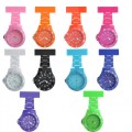 Přivěskové hodinky pro zdravtoní sestry MODERN | bílé, černé, červené, fialové, orange, růžové, světle modré, tmavě modré, tmavě růžové, zelené, žluté
