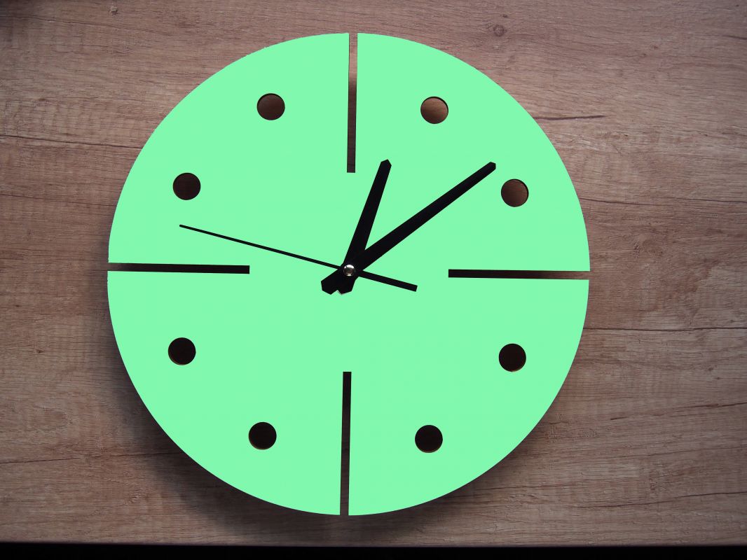 Nástěnné dřevěné hodiny"modern" v několika barevných variantách - mint